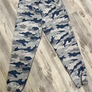 Old Navy Camoflauge joggers medium women